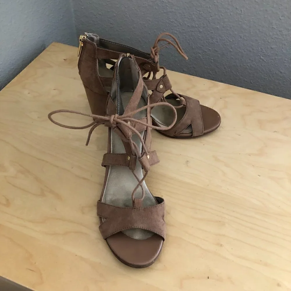 Circus by Sam Edelman Emilia Heeled Sandals Women's size 6.5 Tan Strappy Caged